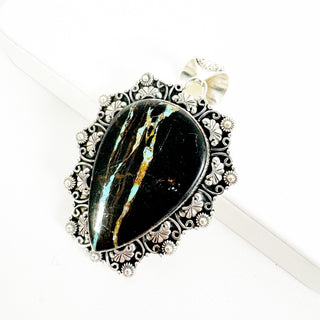 Thunderclap Ribbon Blackjack Pendant